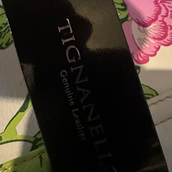 Tignanello gorgeous leather bag with beautiful pink flowers NWT - Picture 3 of 9